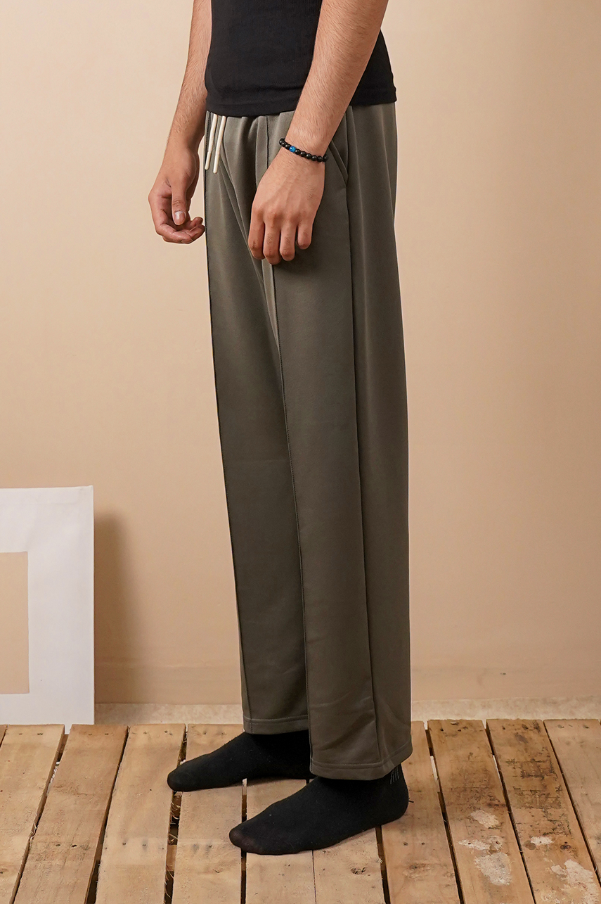 Straight Fit Essential Pleated Trouser